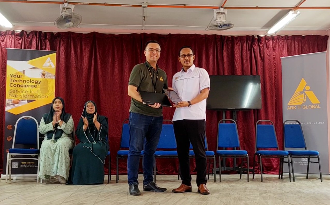 Ark IT Global IT Device donation to Sekolah Kebangsaan Ayer Denak